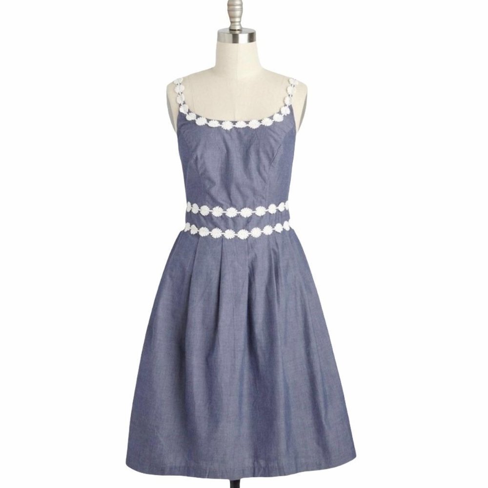 ModCloth chambray daisy dress medium New without t